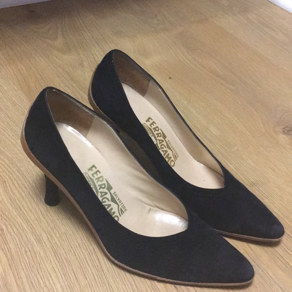 Ferragamo pumps 6B
